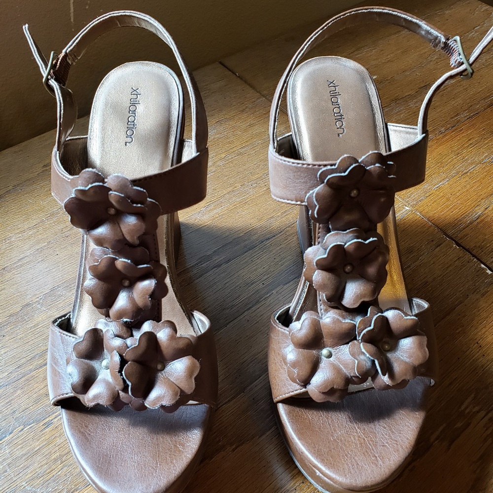 Brown faux leather sandals Xhilaration w/ Flowers